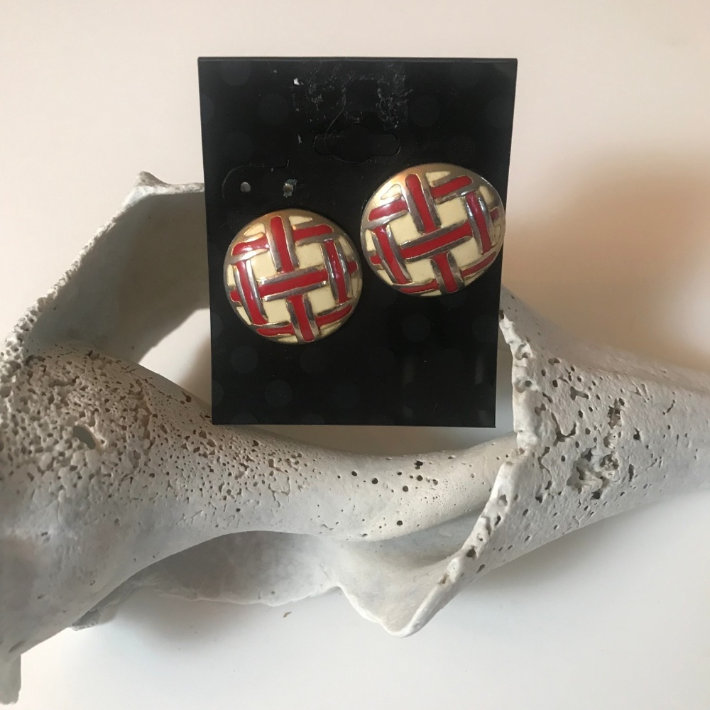 VTG Cream Red Enamel Basket Weave Button Earrings
